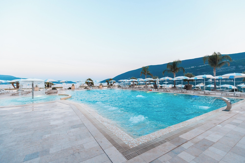 Palmon Bay Hotel and Spa 44/48