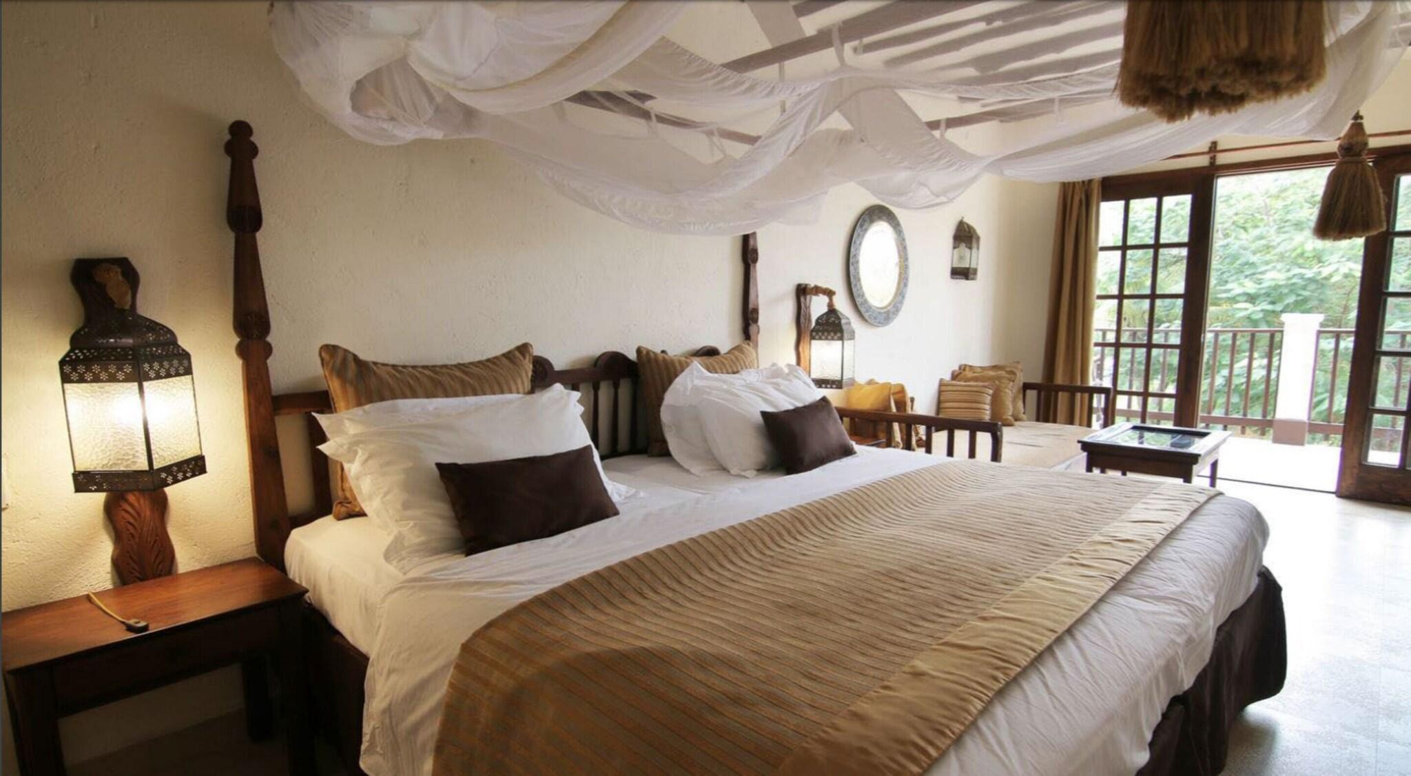 SUITE, TWIN BEDS