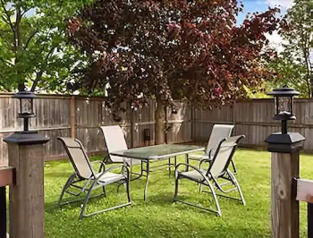 Days Inn by Wyndham Stouffville 5/28