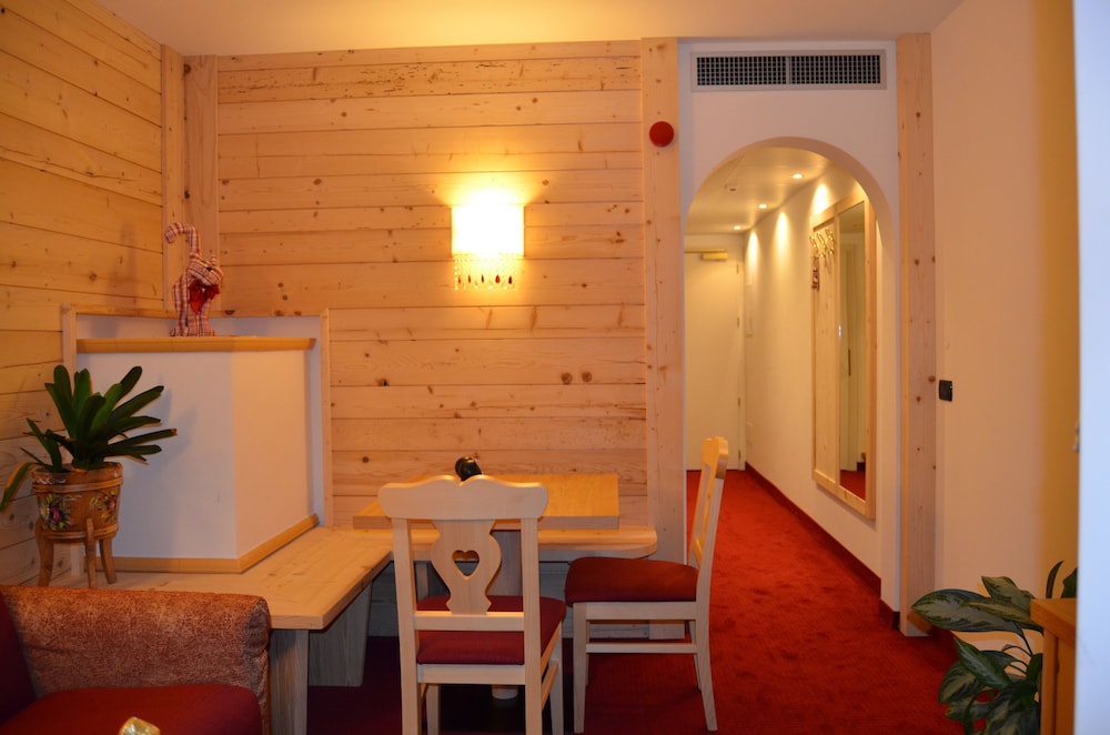 HOTEL LADINA 42/56