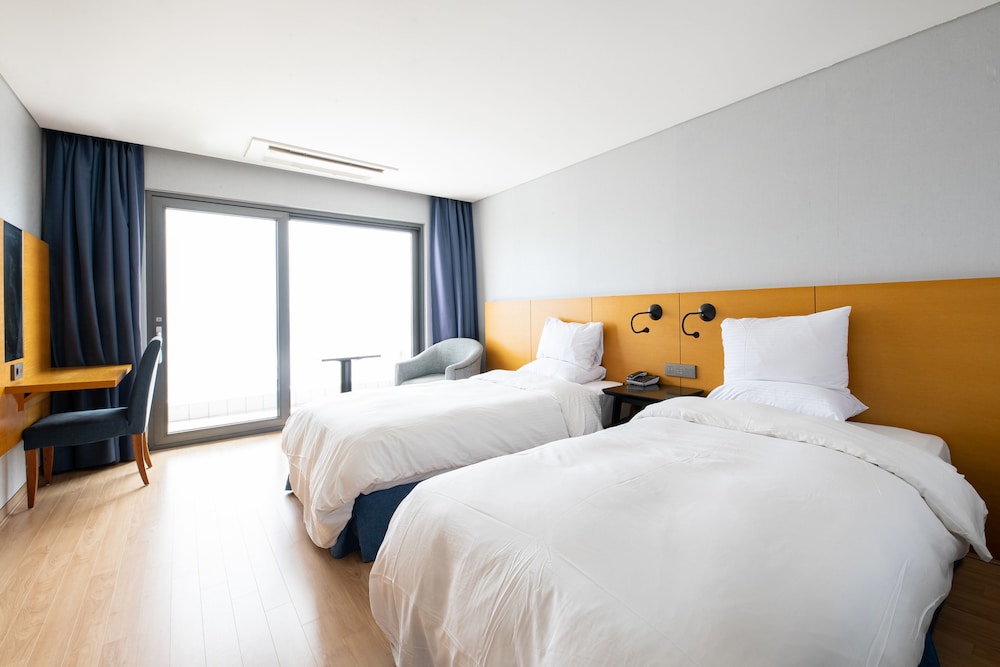Standard, Twin Beds, Asia Lakeside Hotel 2/3