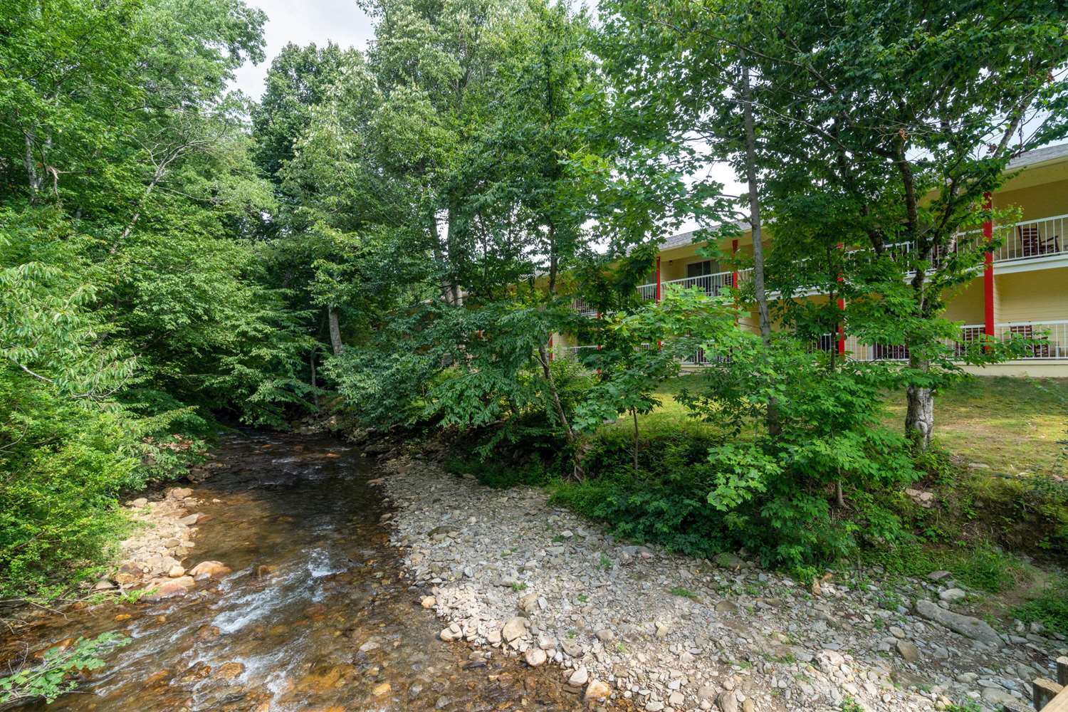 Ramada by Wyndham Maggie Valley 16/18