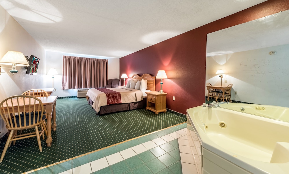 Red Roof Inn and Suites Knoxville East 20/42