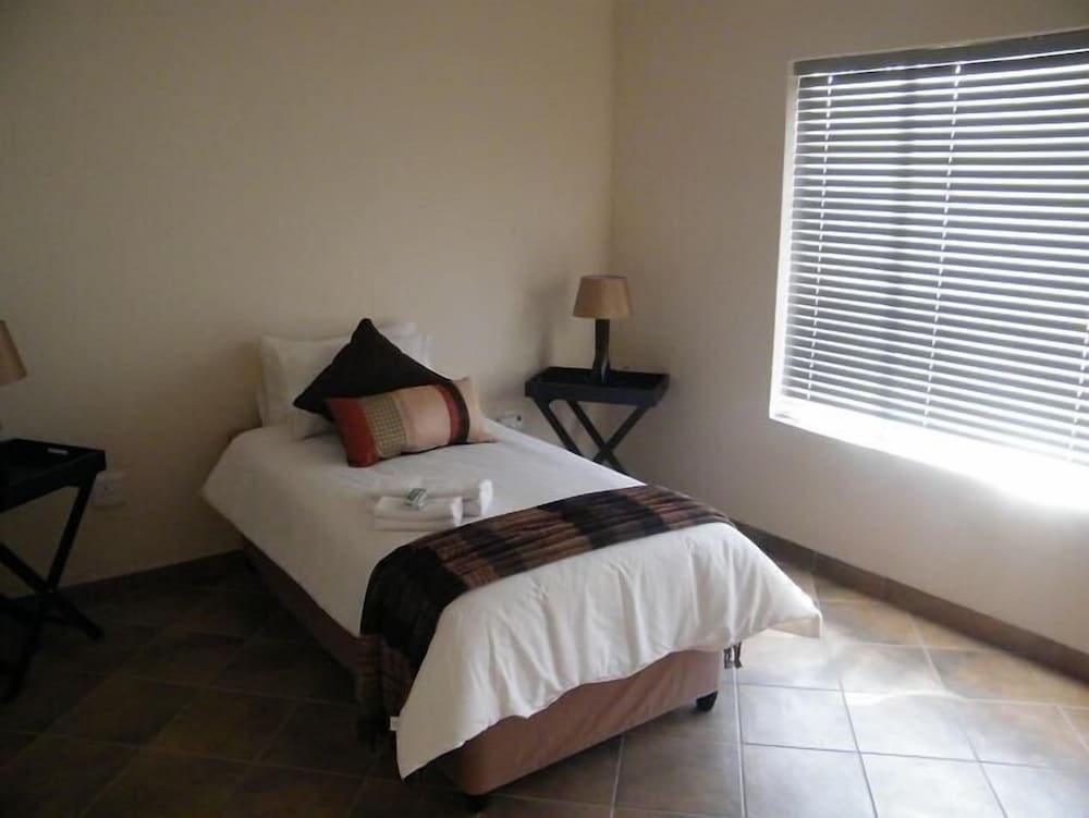 Standard, Single, Airport Lodge Guest House 2/4