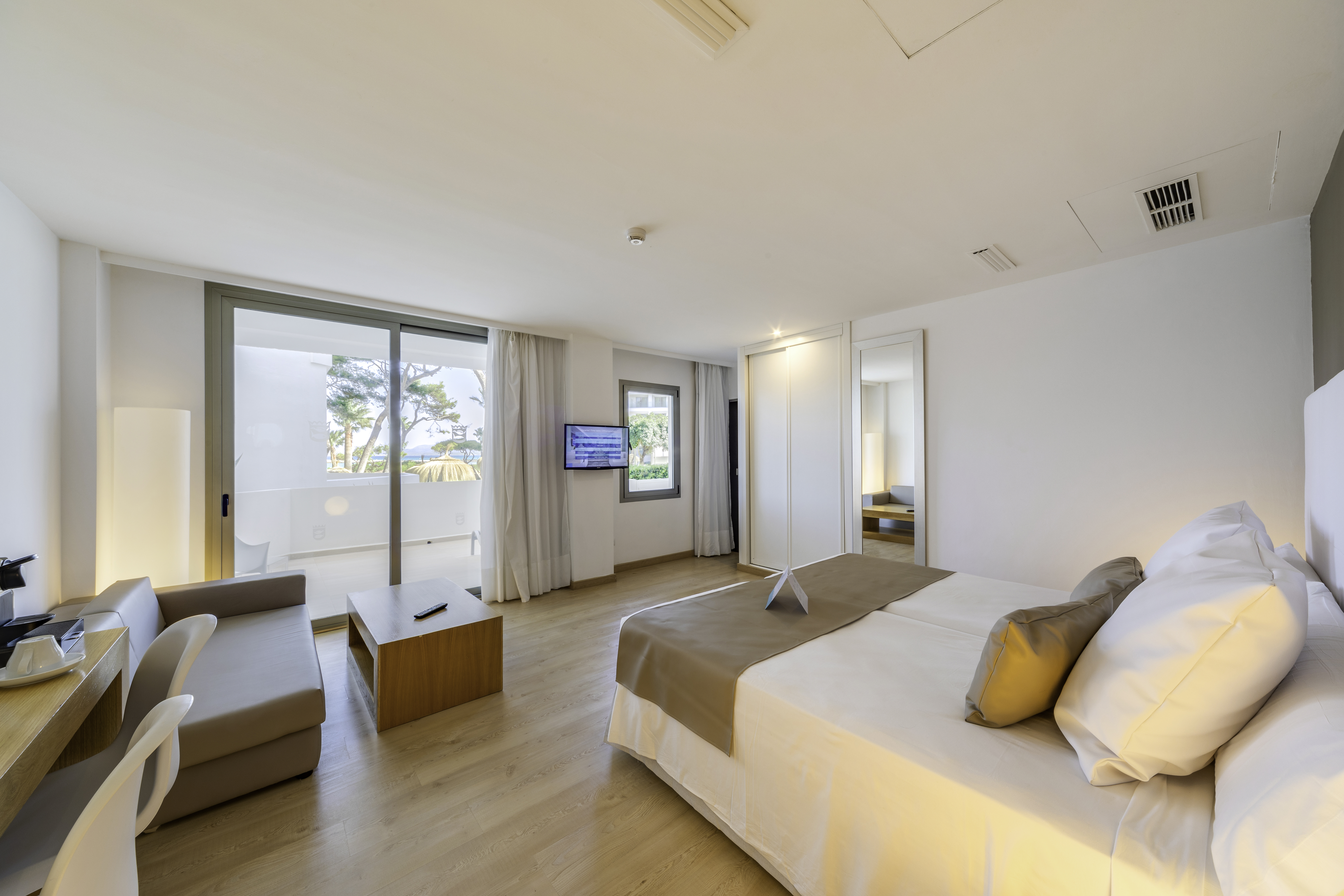 Junior Suite, Lateral Side Sea View, Balcony or Terrace