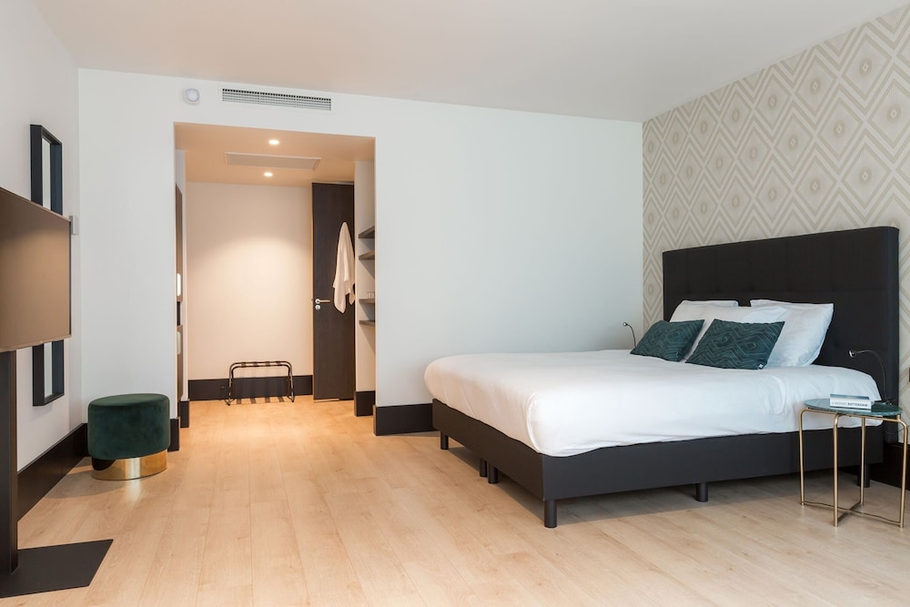 PLUS, SUPERIOR, DOUBLE BED, CITY VIEW