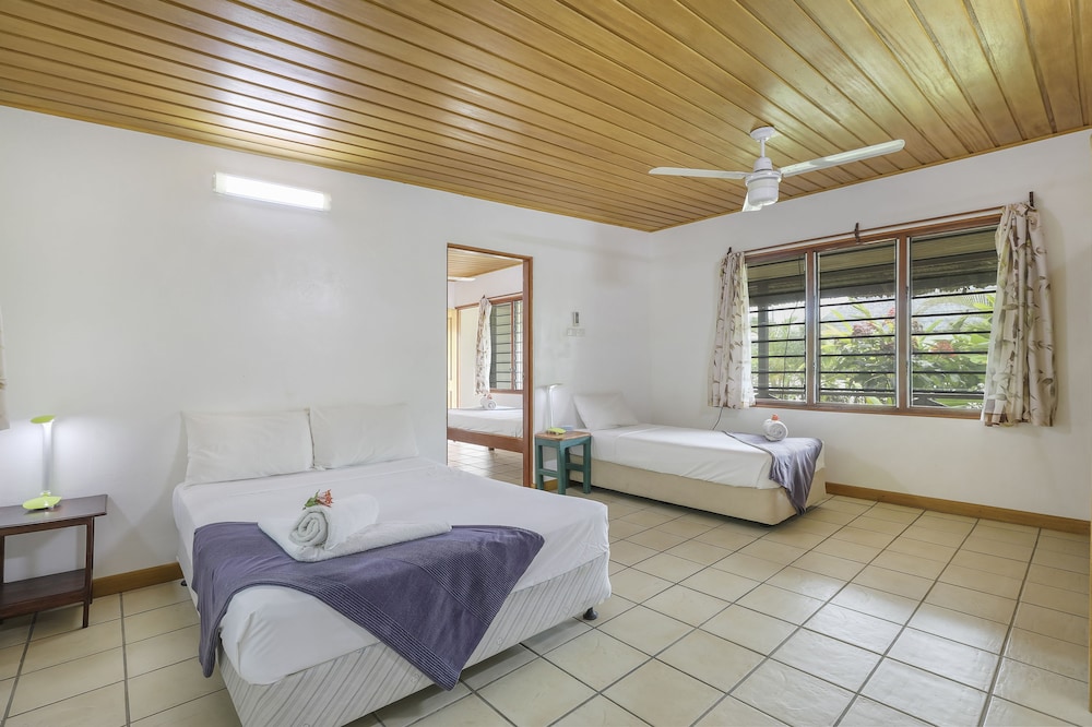Beachfront Resort 18/50