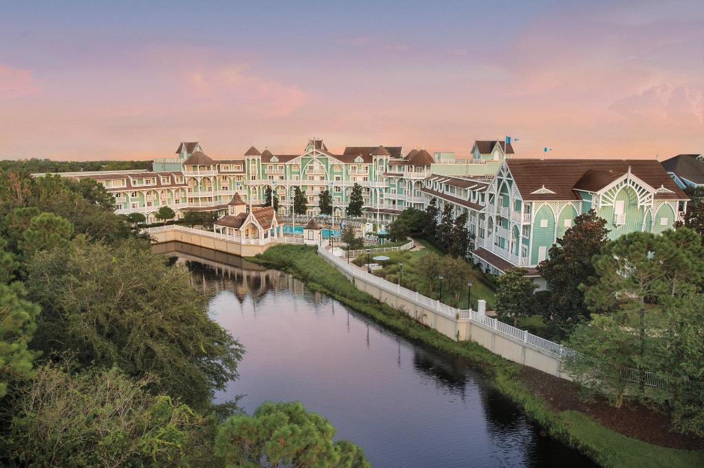 Deluxe, Studio, Queen Bed, Resort View, Accessible
