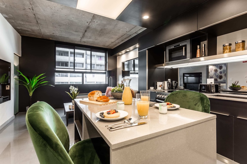Pierce Boutique Apartments 65/73