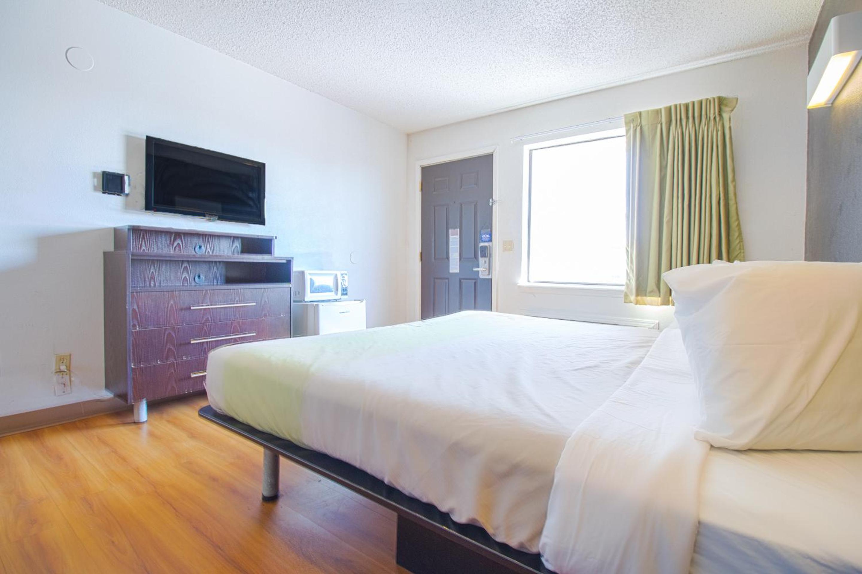 King Bed Accessible Non-Smoking
