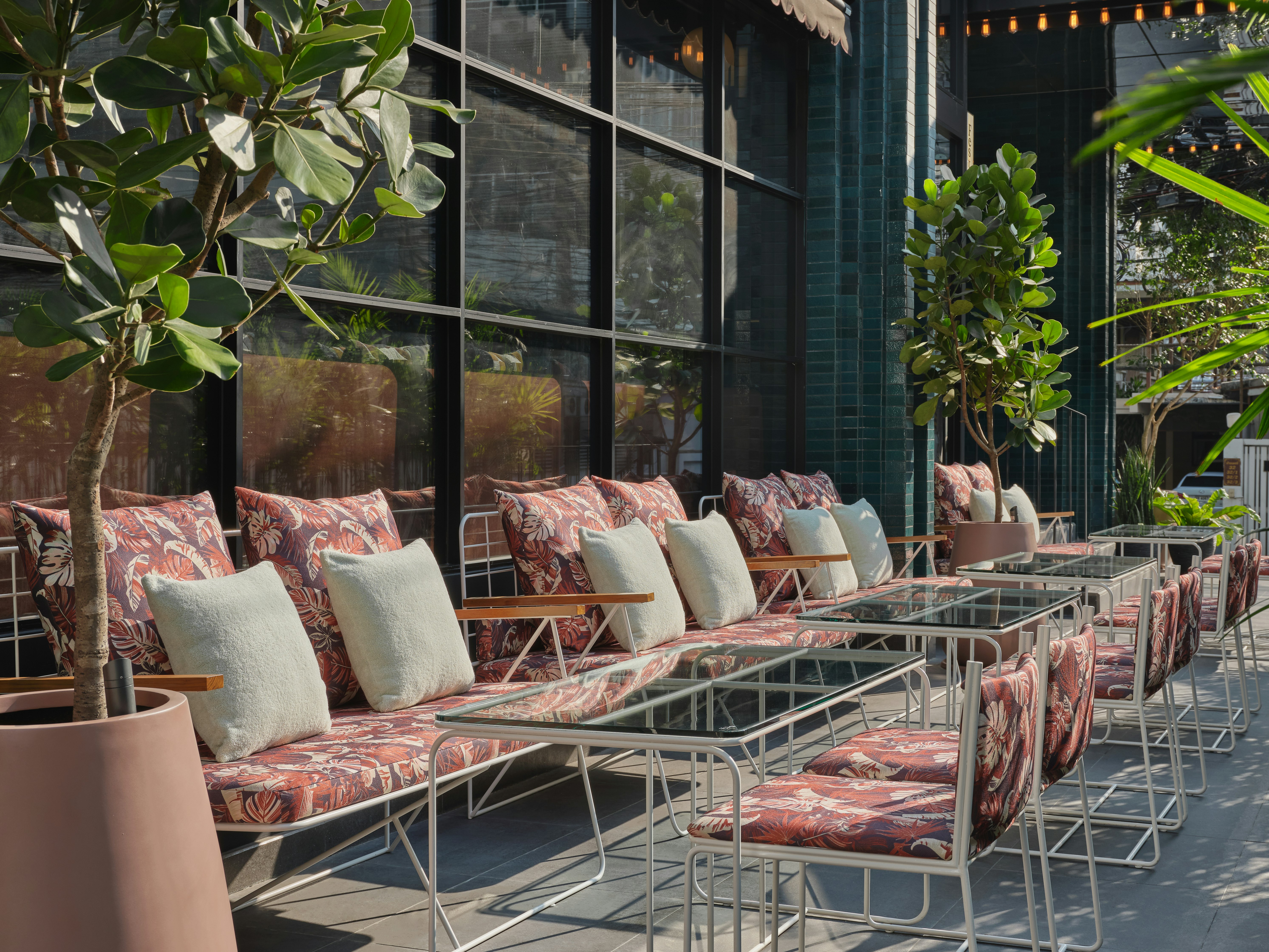 Public House Hotel 2/25