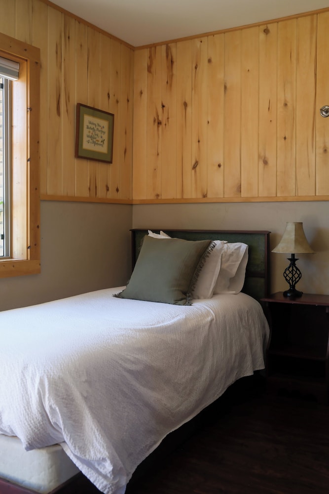 Rocky Mountain Inn 15/50