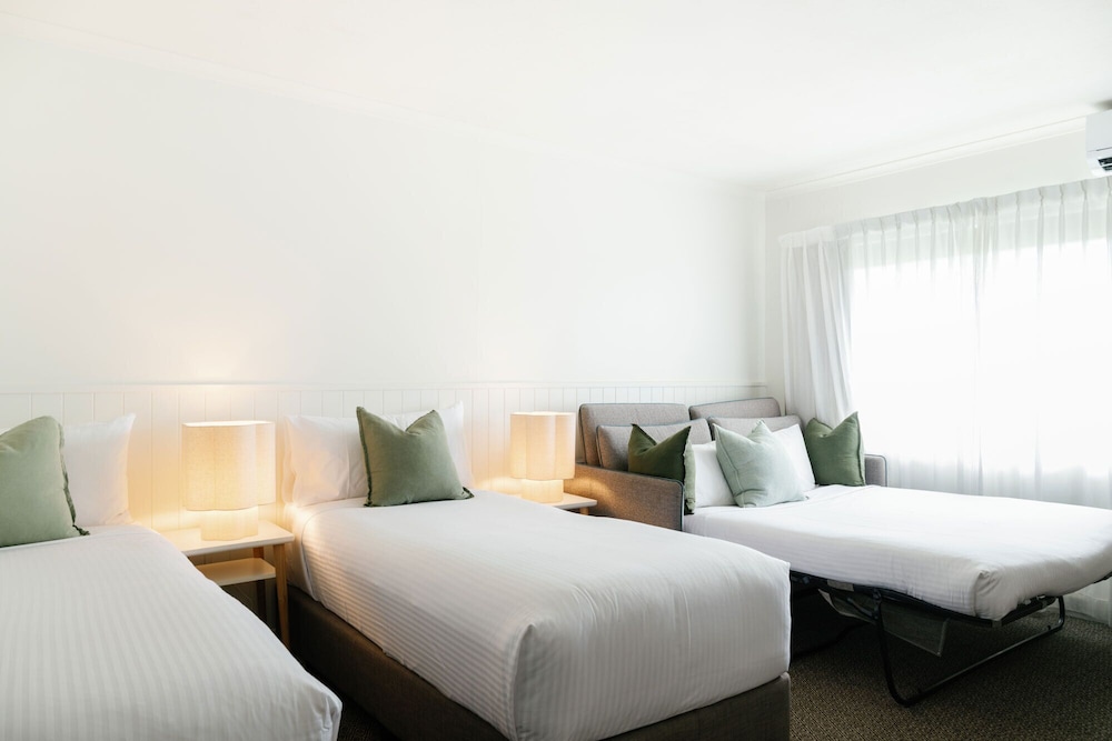 Green, Economy, Executive, King Bed
