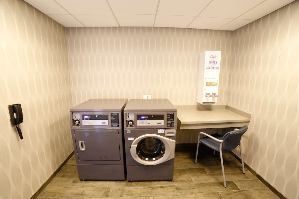 Hampton Inn Suites Forest City Nc 24/43
