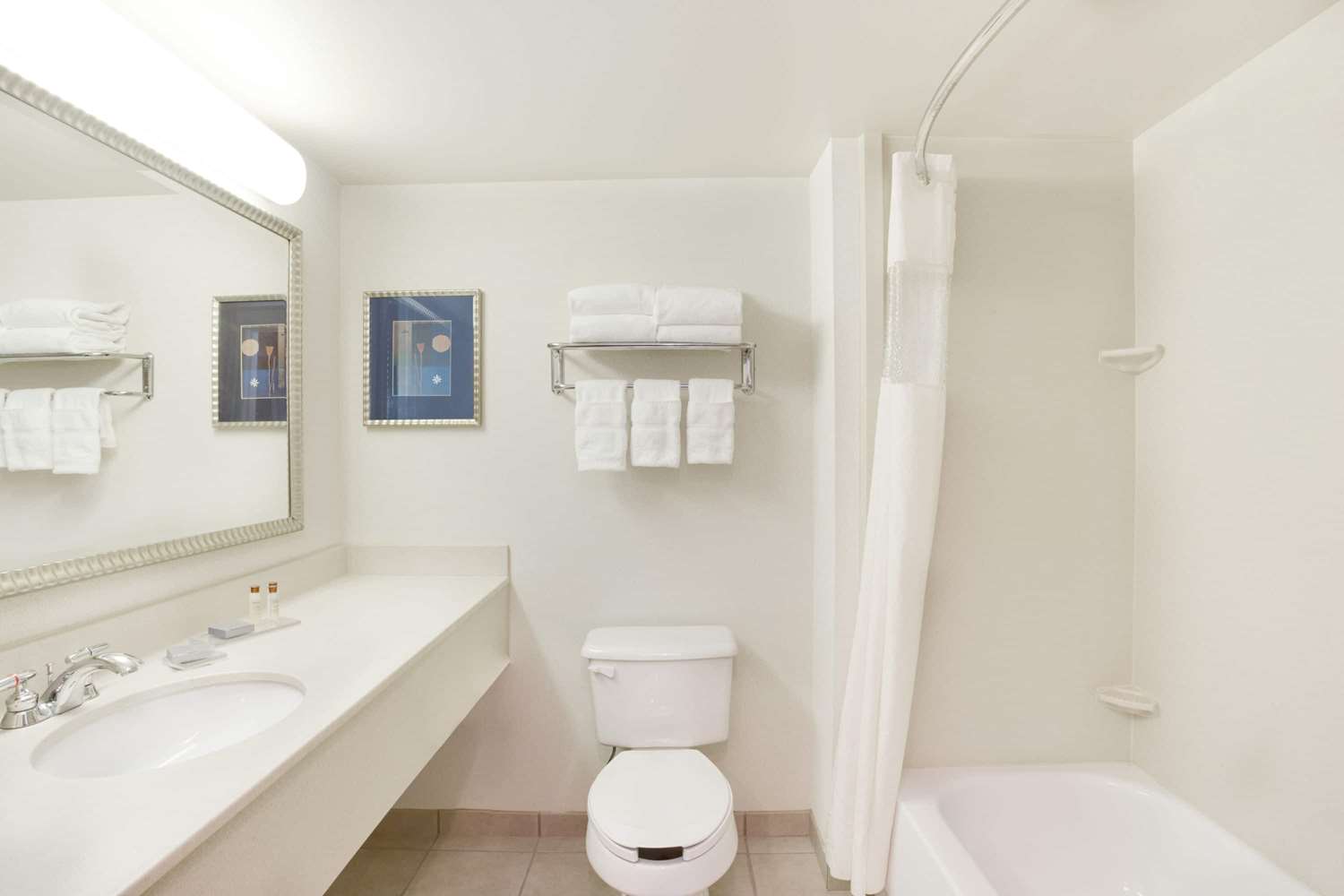 Wingate By Wyndham Bridgeport Wv 55/63