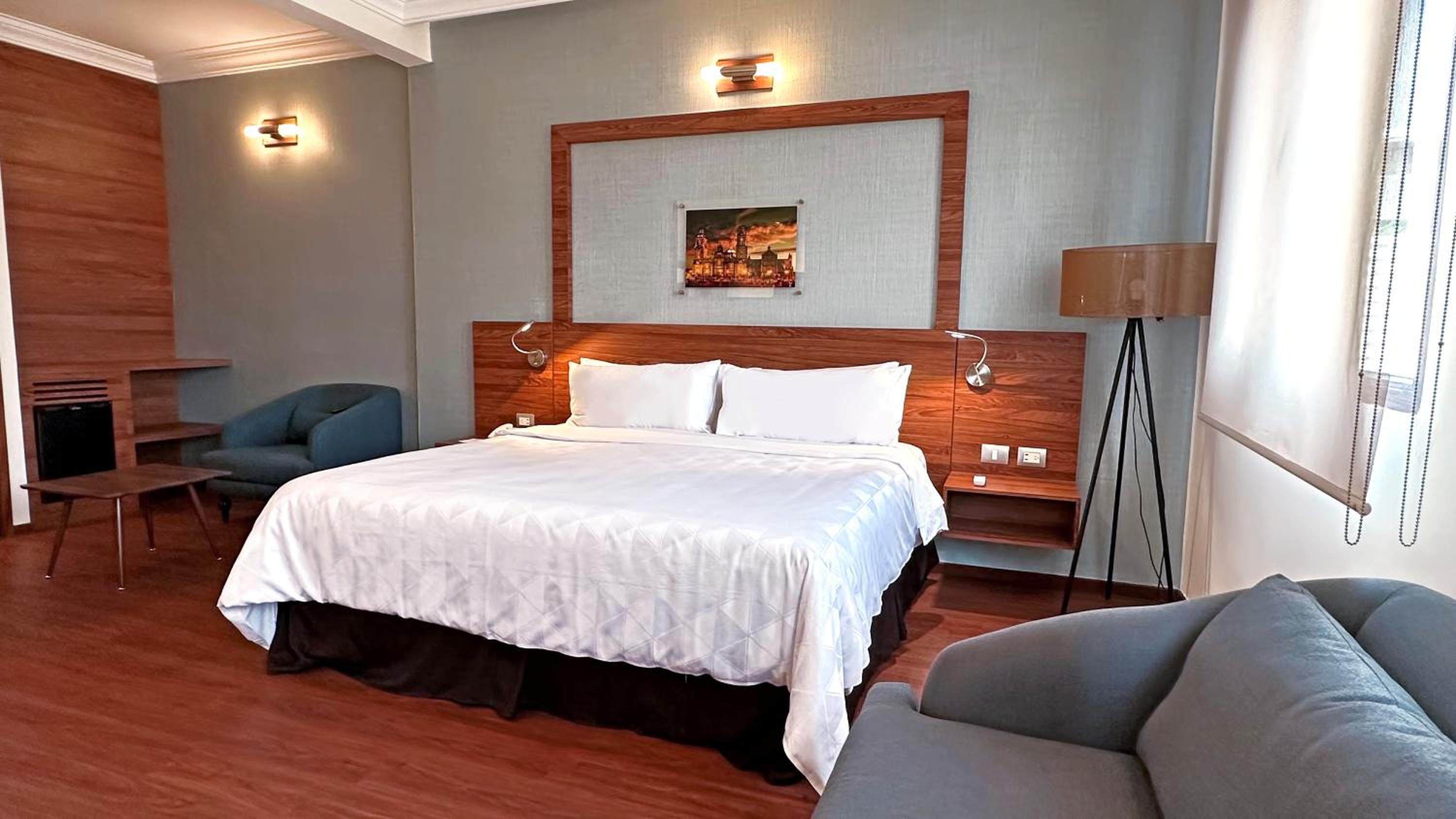 جناح جونيور، The Ritz Ex Tulip Inn 4/10