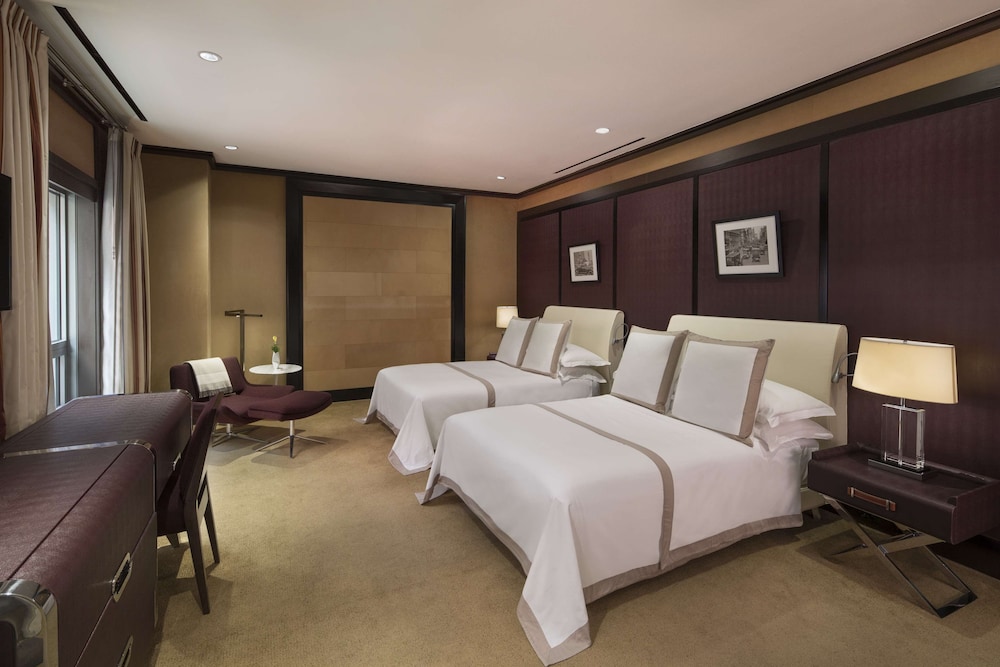 DELUXE, 2 DOUBLE BEDS