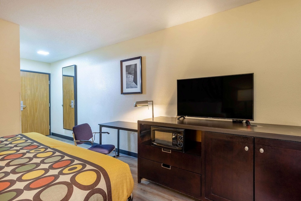 Super 8 By Wyndham El Dorado 18/32