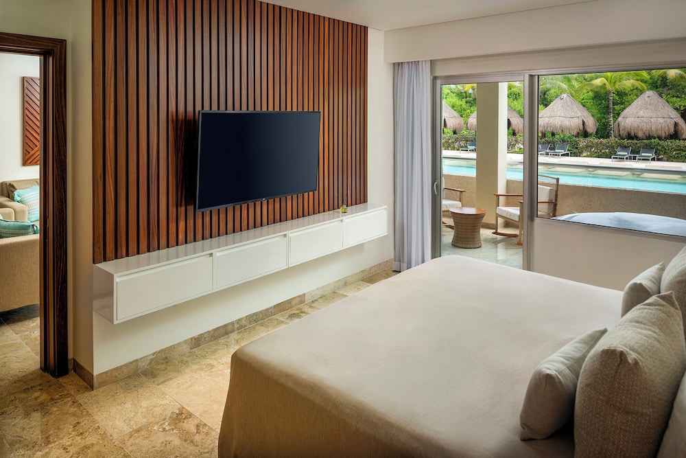 2 Bedrooms, Reserve, Swim Up, Master, 2 King Beds