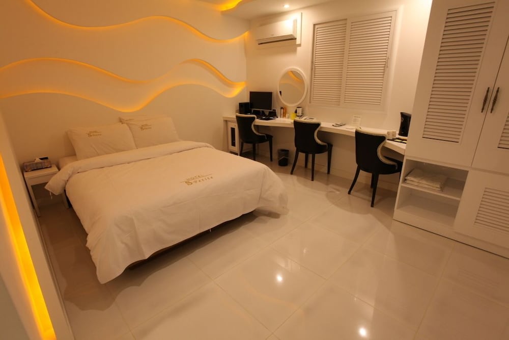 S-Petite Hotel 11/30