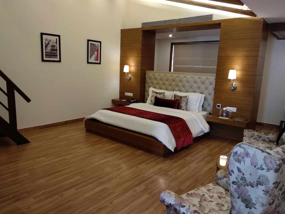 Rs Sarovar Portico 17/59