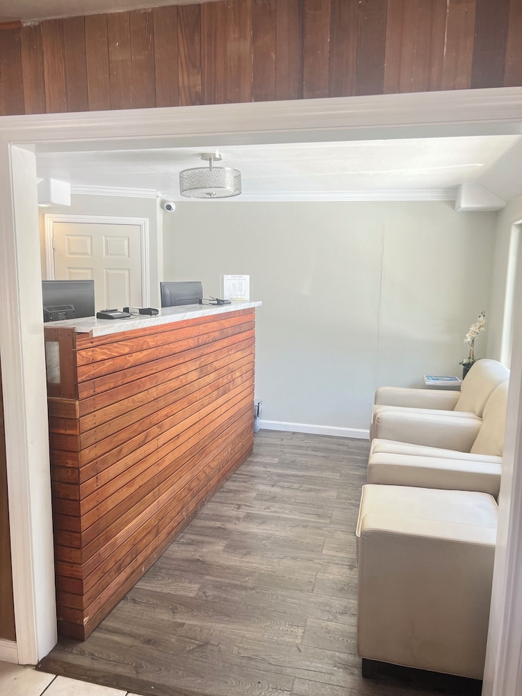 Cedar Inn & Suites 5/64