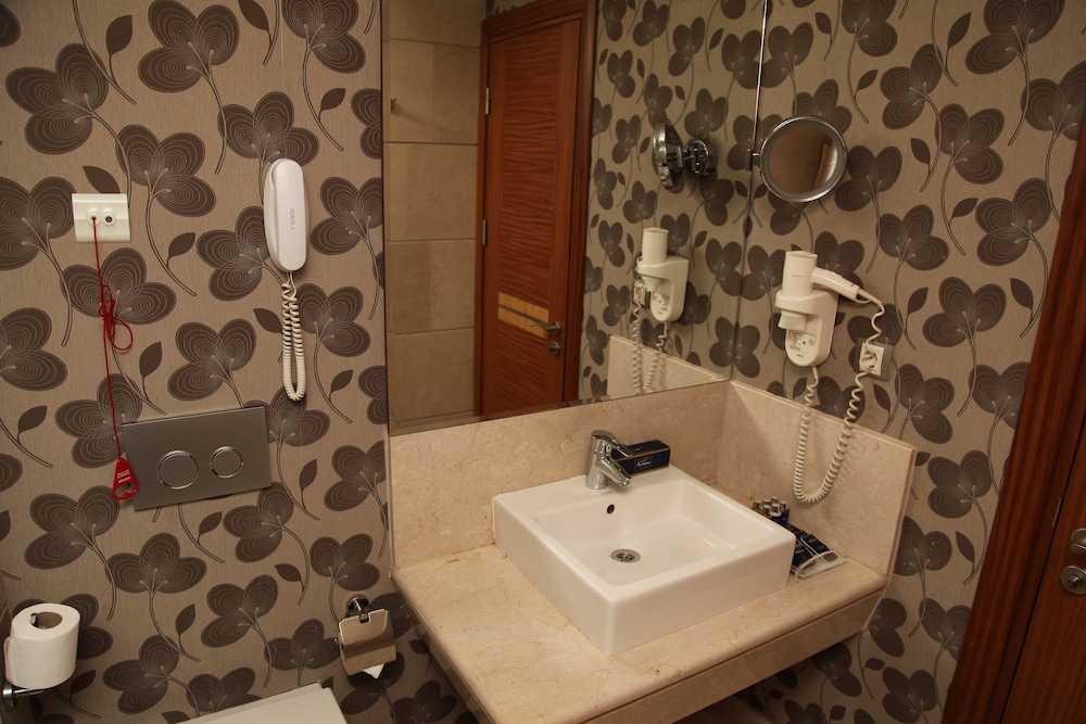 Armis Hotel 48/50