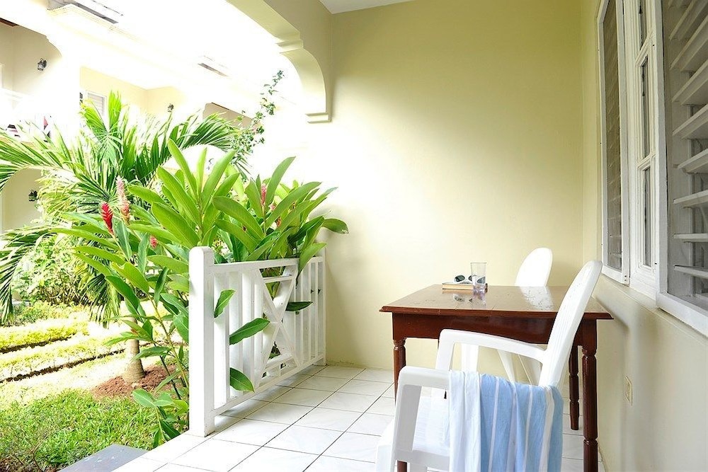 Coral Seas Beach Resort 38/58