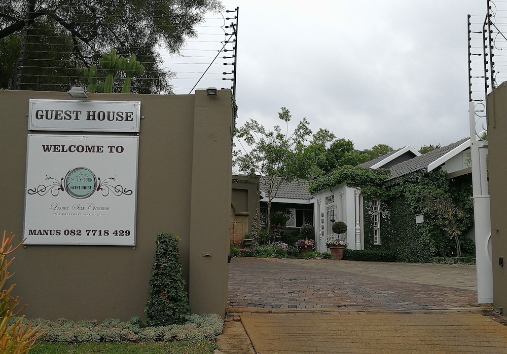 At 98 On Lynburn Guest House 3/50