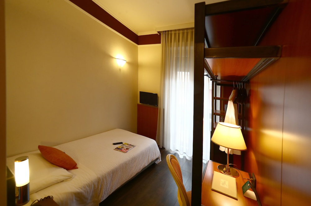 Hotel Italia 31/42