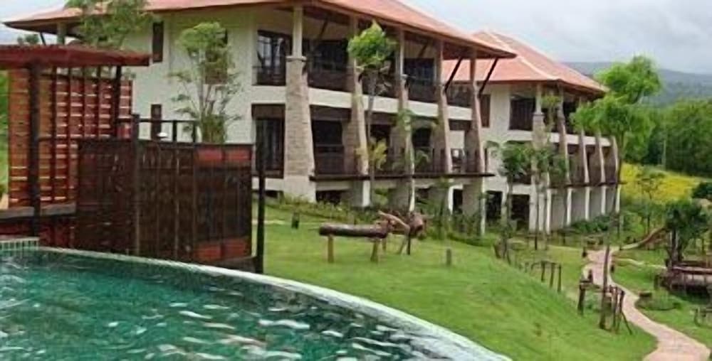 PhuNaCome Resort 6/49