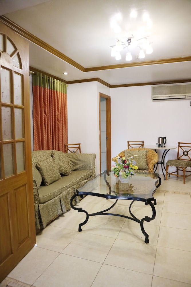 Golden Pine Hotel 28/41