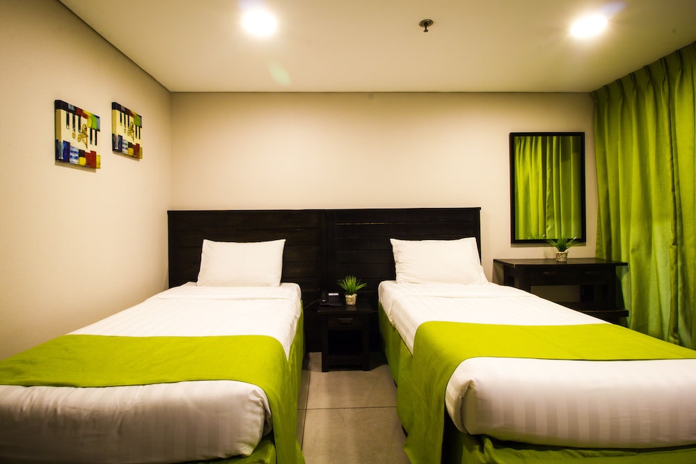 Jade Hotel Suites 25/66