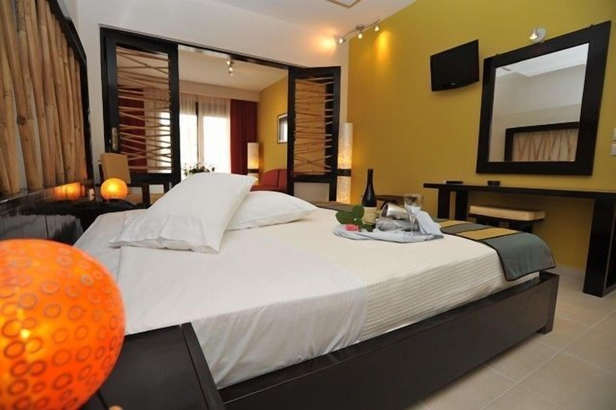 1 BEDROOM, JUNIOR SUITE, GARDEN VIEW