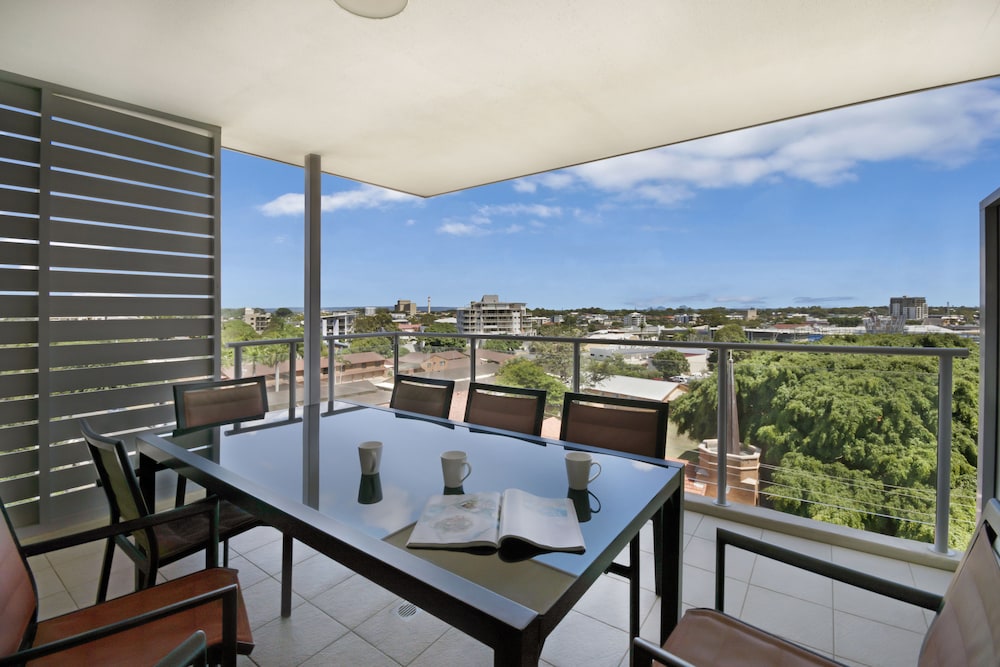 REDVUE APARTMENTS 33/50