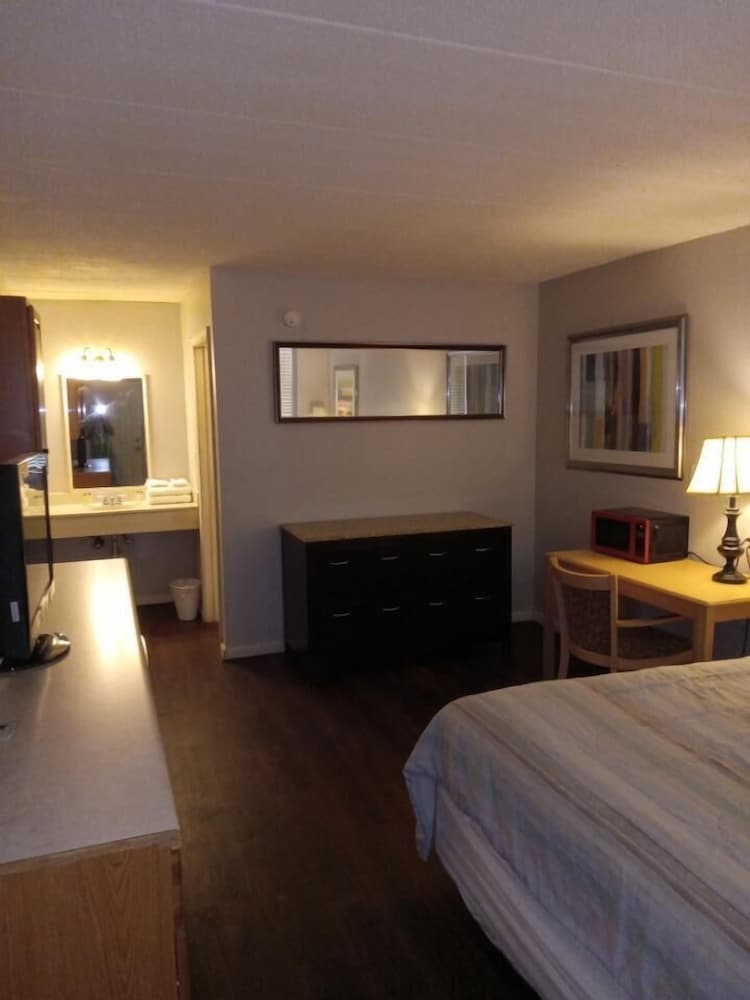 APM Inn & Suites 28/54