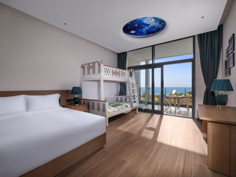 Kids Theme, Standard, King Bed, Sea View, Balcony