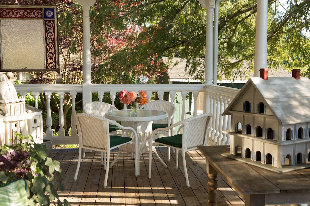Inn at Occidental 33/50