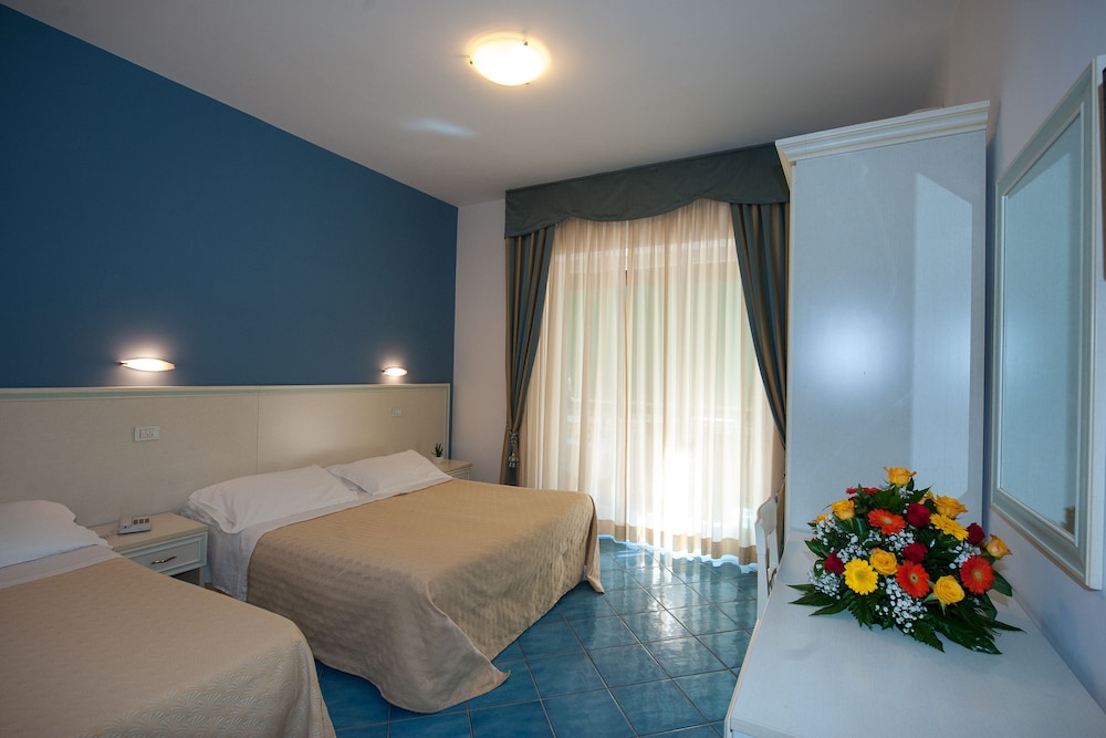 Hotel De Rosa 9/32
