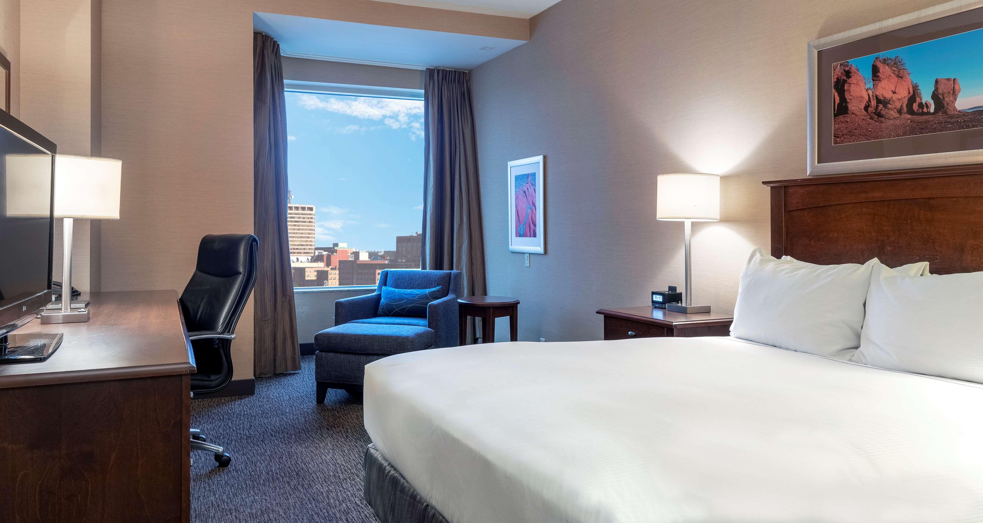 Standard, Queen Bed, Downtown View