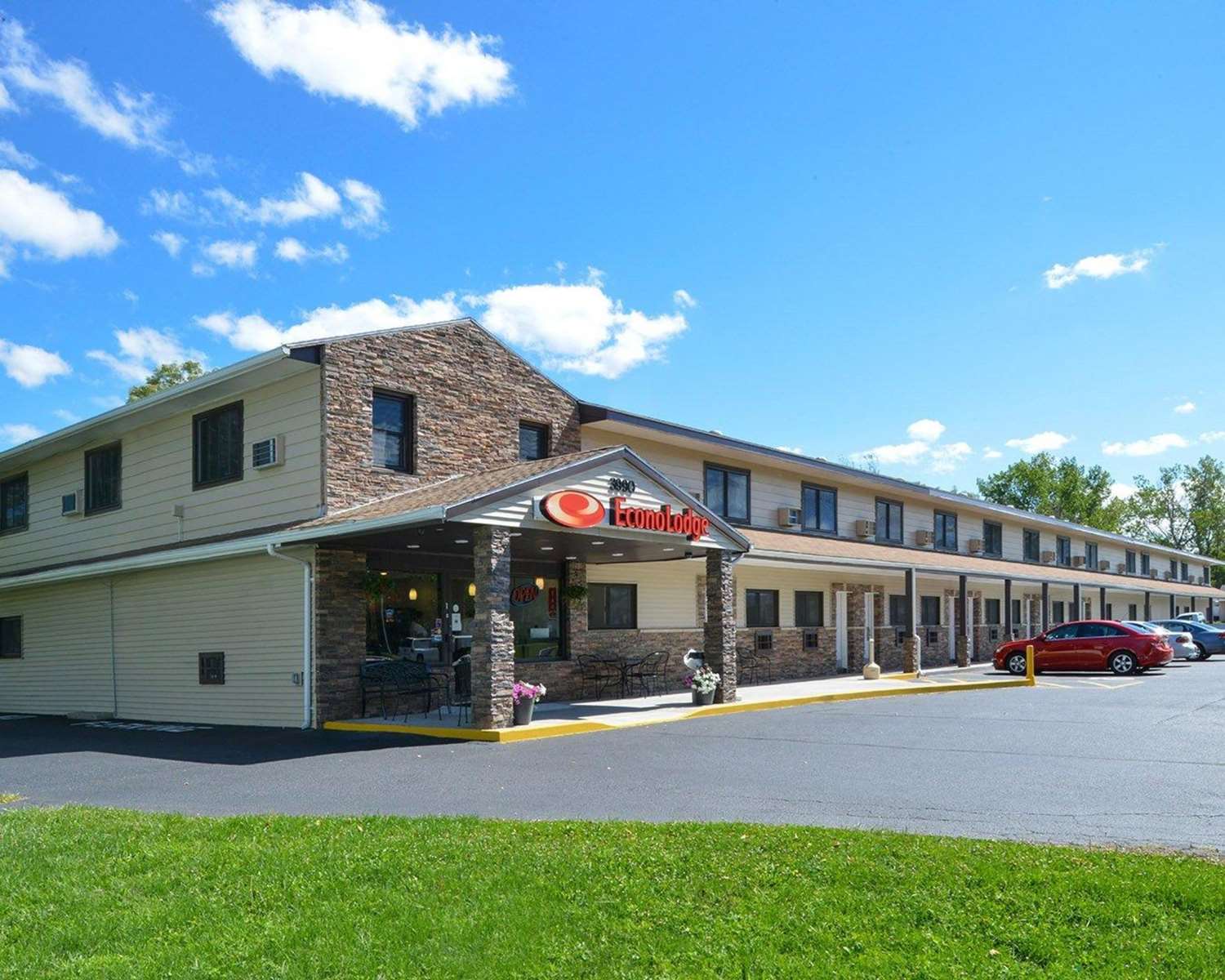 Econo Lodge Rochester I-90 & I-390 4/40