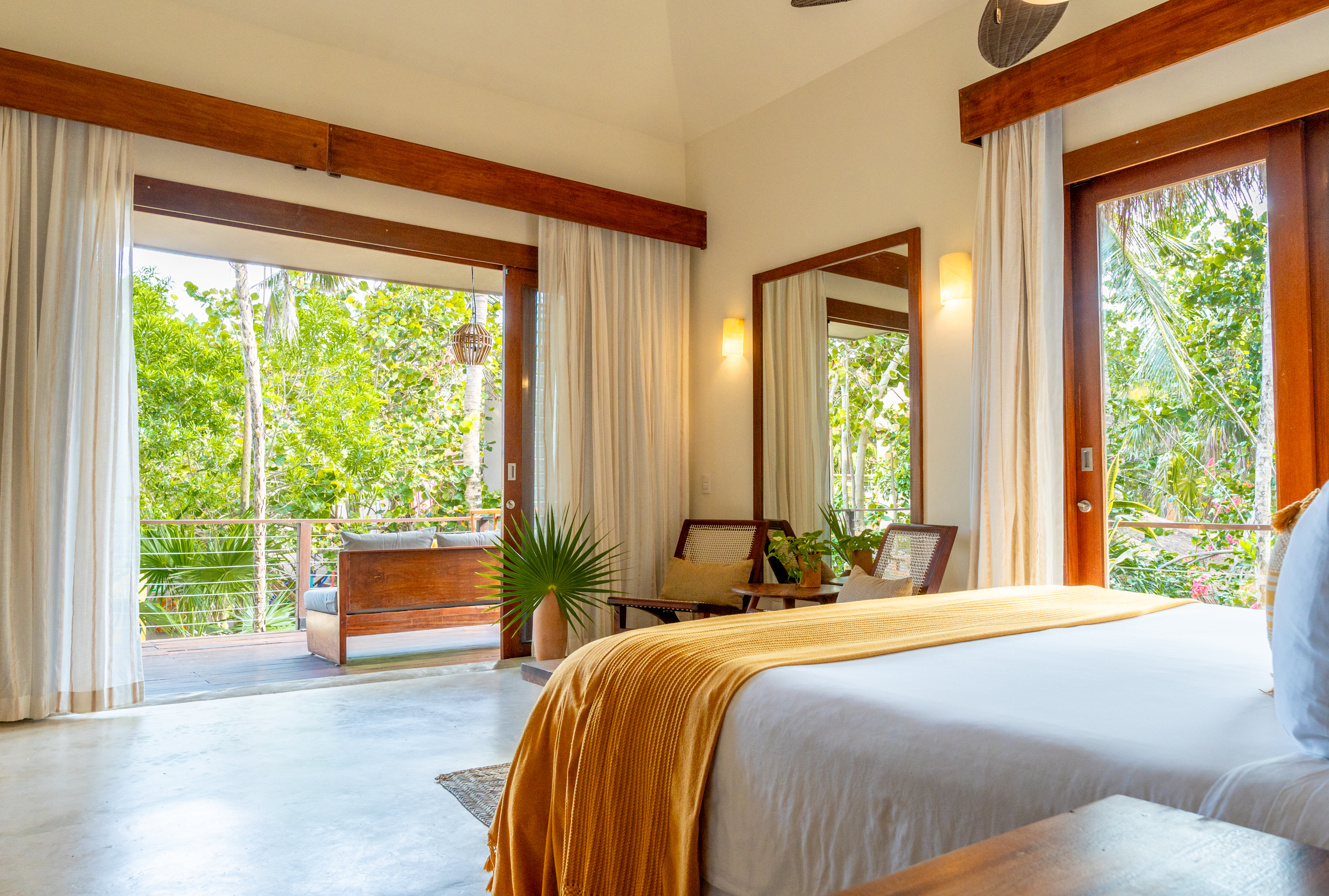 2 Bedrooms, Garden, Suite