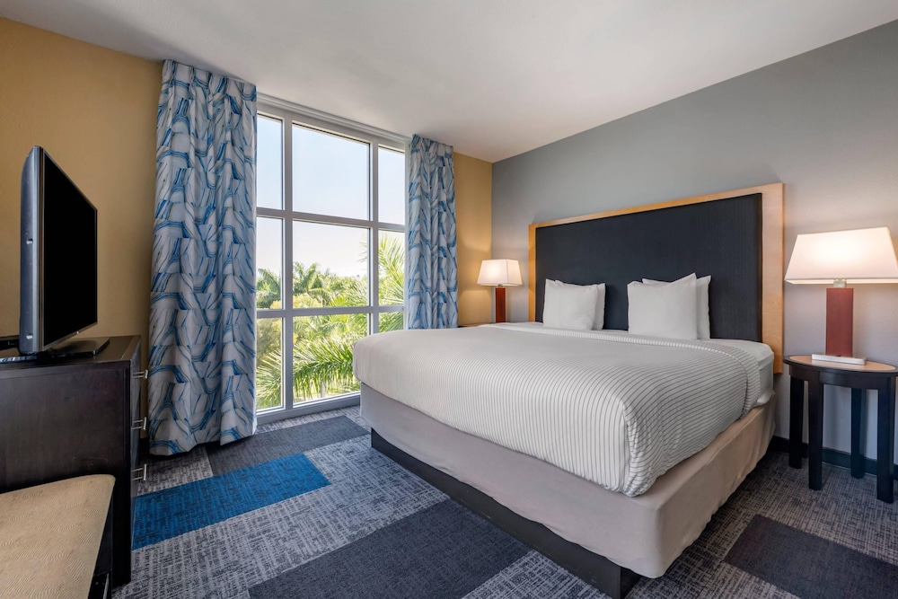 Suite, King Bed, Sofa