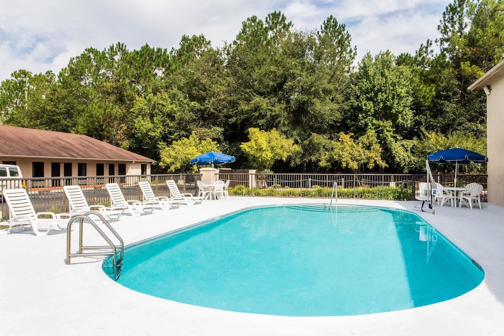 Days Inn By Wyndham Lake City I-10 3/35