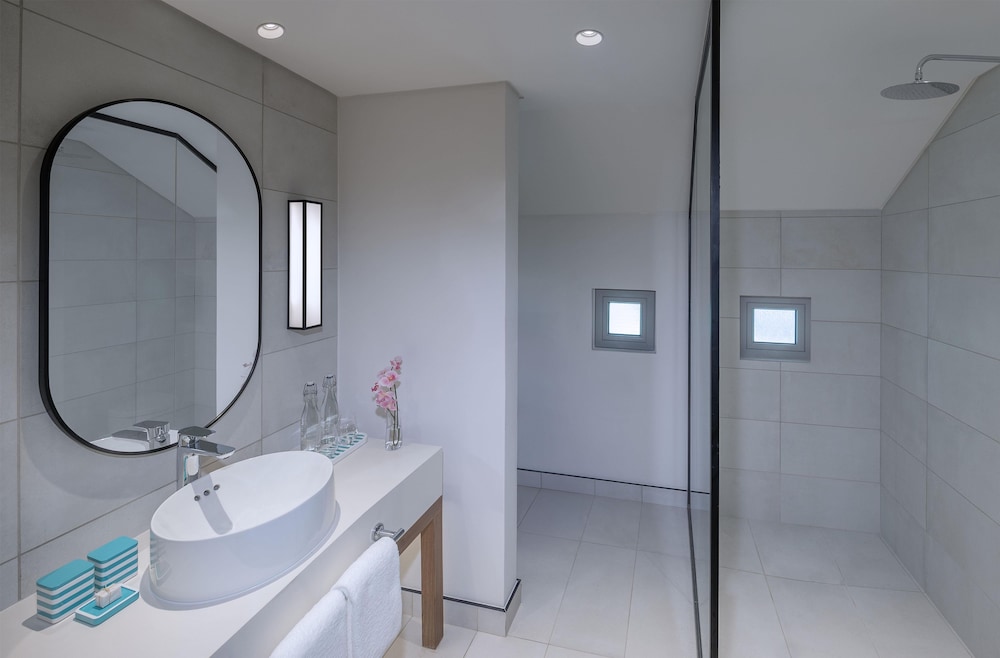 Avani Plus Barbarons Seychelles Resort 70/71