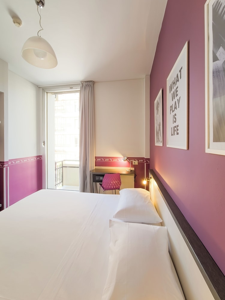 COMFORT, QUEEN BED