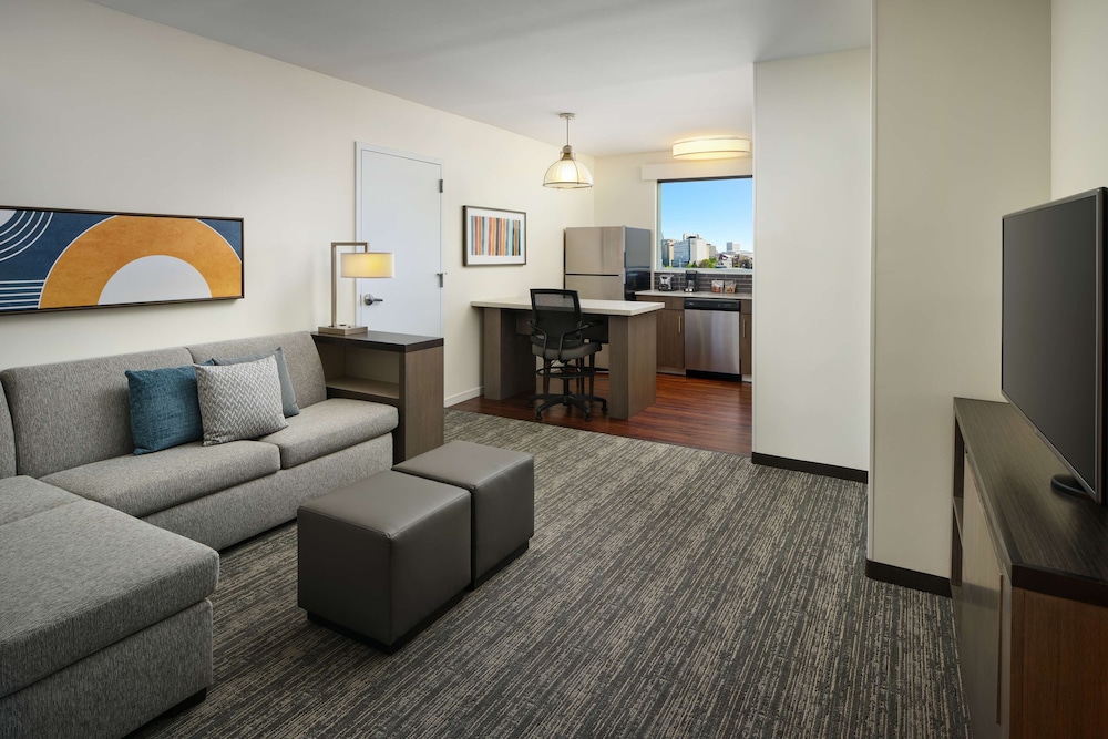Hyatt House Atlanta Downtown 24/50