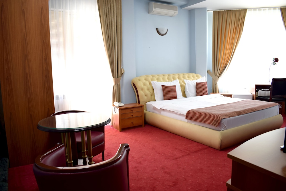 Hotel Aristocrat Fish Restaurant 33/69