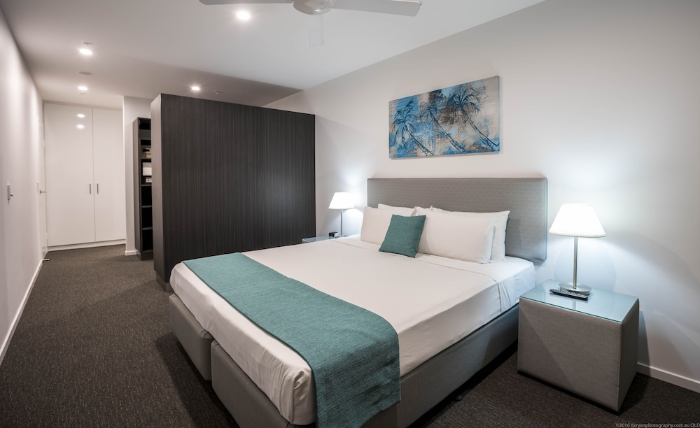 Synergy Broadbeach 22/52