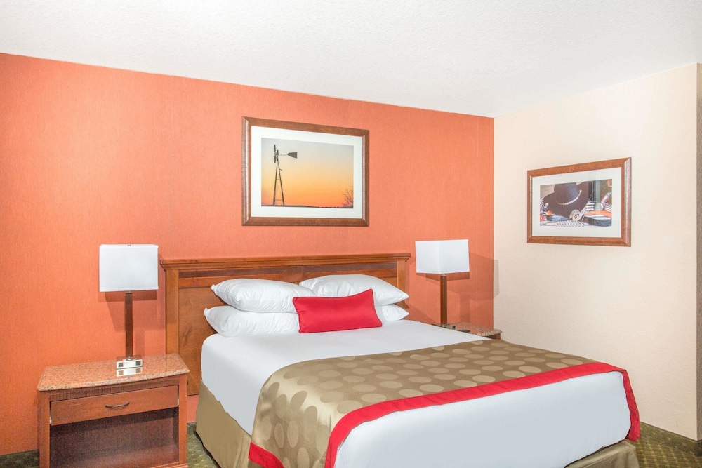 Ramada by Wyndham Elko Hotel at Stockmen's Casino 10/36